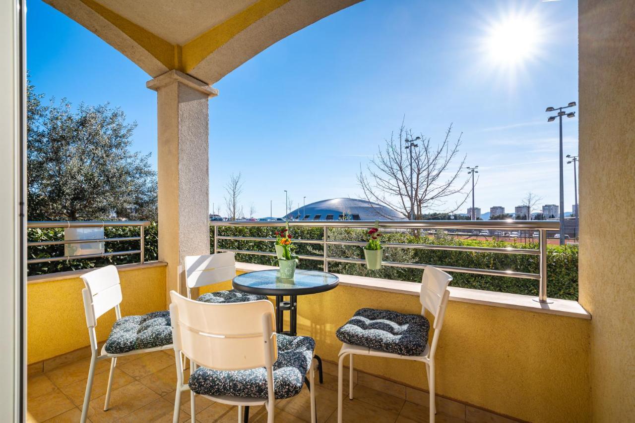 Apartment Visnjik - Self Check-In Zadar Bagian luar foto